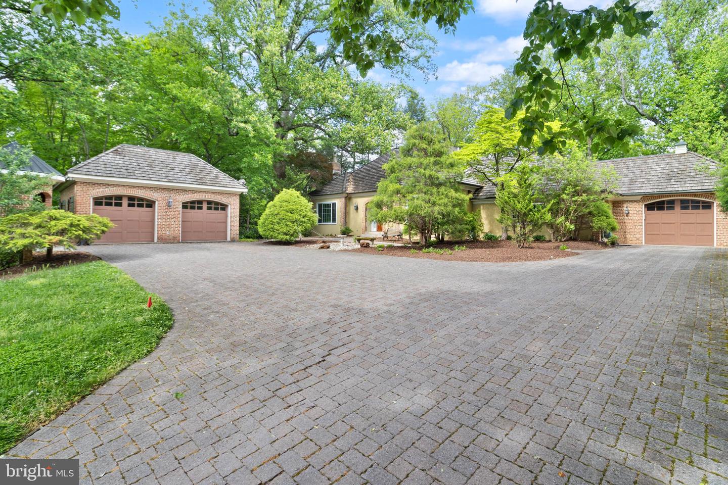 4015 N RANDOLPH ST, ARLINGTON, Virginia 22207, 6 Bedrooms Bedrooms, ,5 BathroomsBathrooms,Residential,For sale,4015 N RANDOLPH ST,VAAR2054114 MLS # VAAR2054114