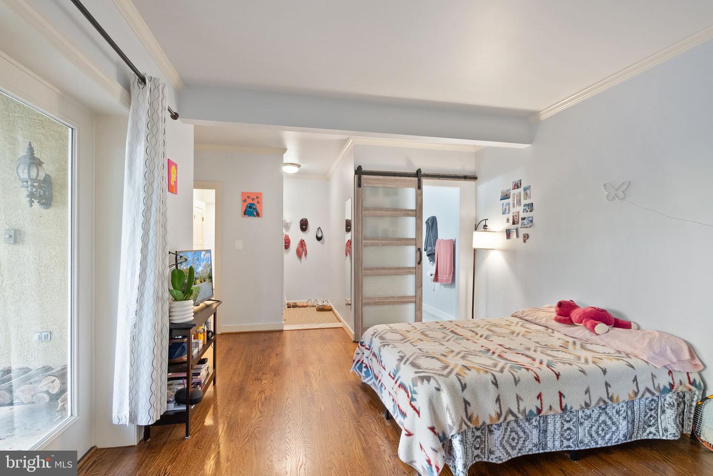 4015 N RANDOLPH ST, ARLINGTON, Virginia 22207, 6 Bedrooms Bedrooms, ,5 BathroomsBathrooms,Residential,For sale,4015 N RANDOLPH ST,VAAR2054114 MLS # VAAR2054114