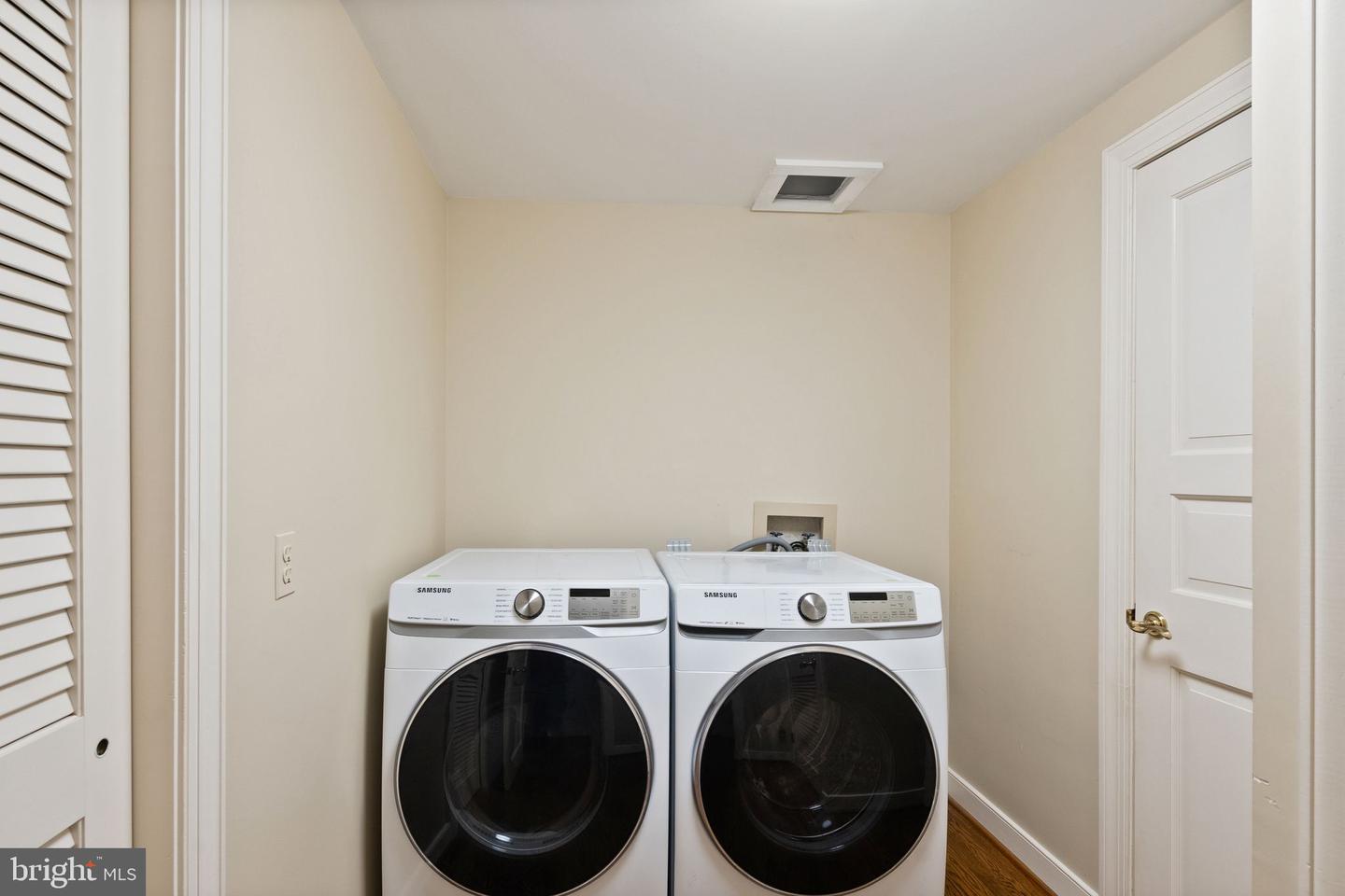 4015 N RANDOLPH ST, ARLINGTON, Virginia 22207, 6 Bedrooms Bedrooms, ,5 BathroomsBathrooms,Residential,For sale,4015 N RANDOLPH ST,VAAR2054114 MLS # VAAR2054114