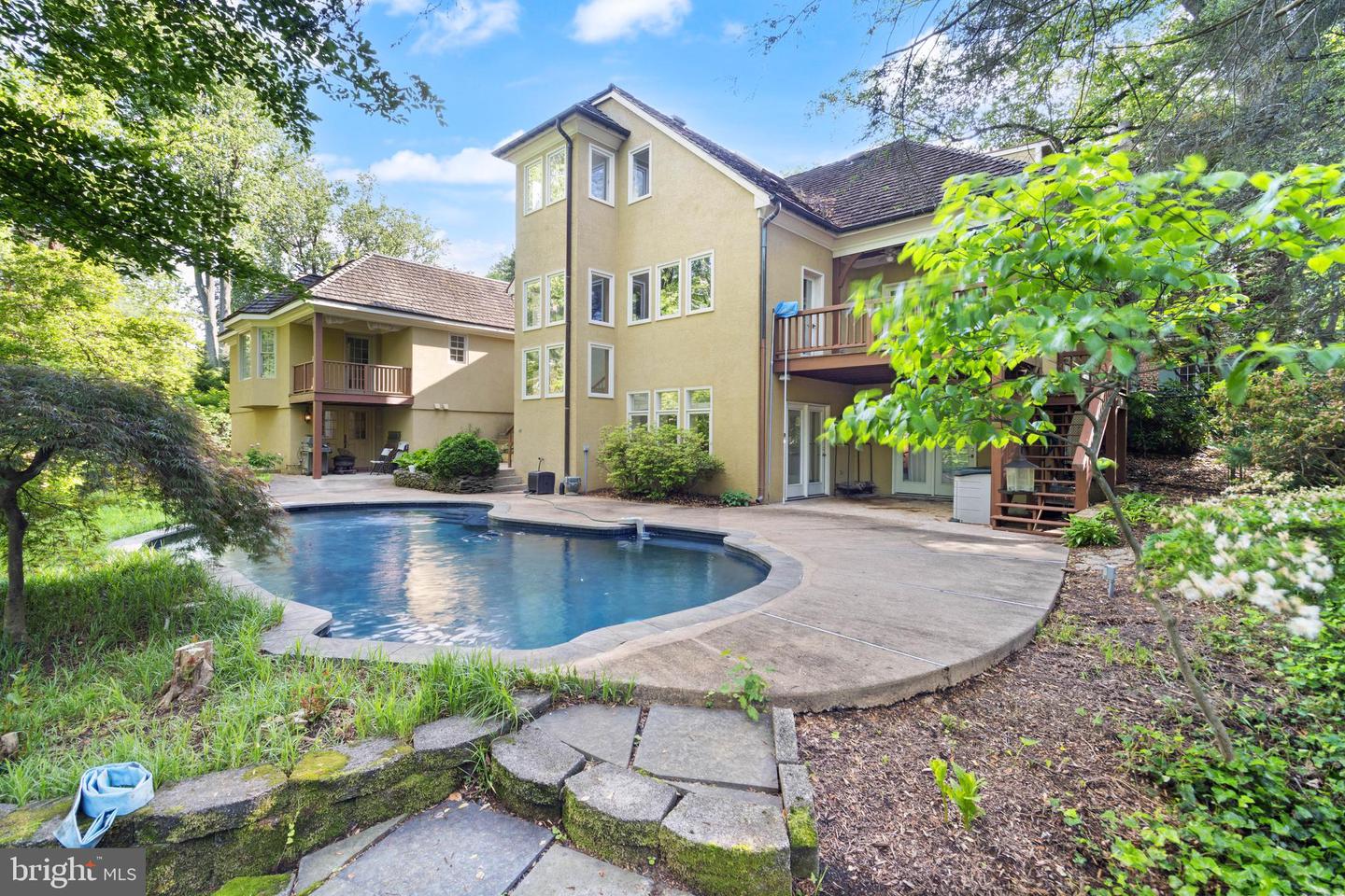 4015 N RANDOLPH ST, ARLINGTON, Virginia 22207, 6 Bedrooms Bedrooms, ,5 BathroomsBathrooms,Residential,For sale,4015 N RANDOLPH ST,VAAR2054114 MLS # VAAR2054114