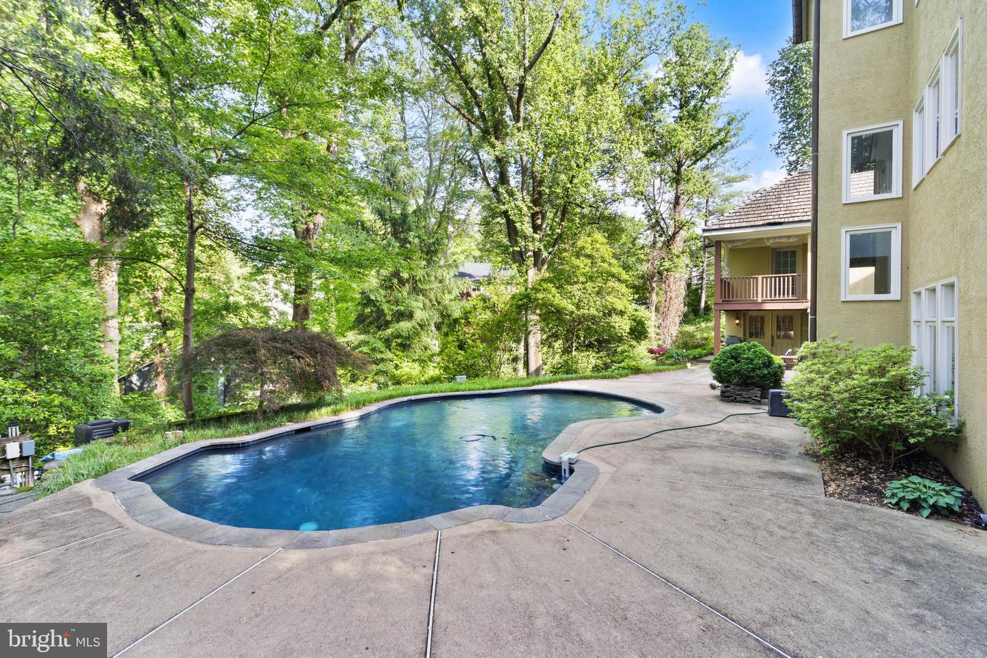 4015 N RANDOLPH ST, ARLINGTON, Virginia 22207, 6 Bedrooms Bedrooms, ,5 BathroomsBathrooms,Residential,For sale,4015 N RANDOLPH ST,VAAR2054114 MLS # VAAR2054114