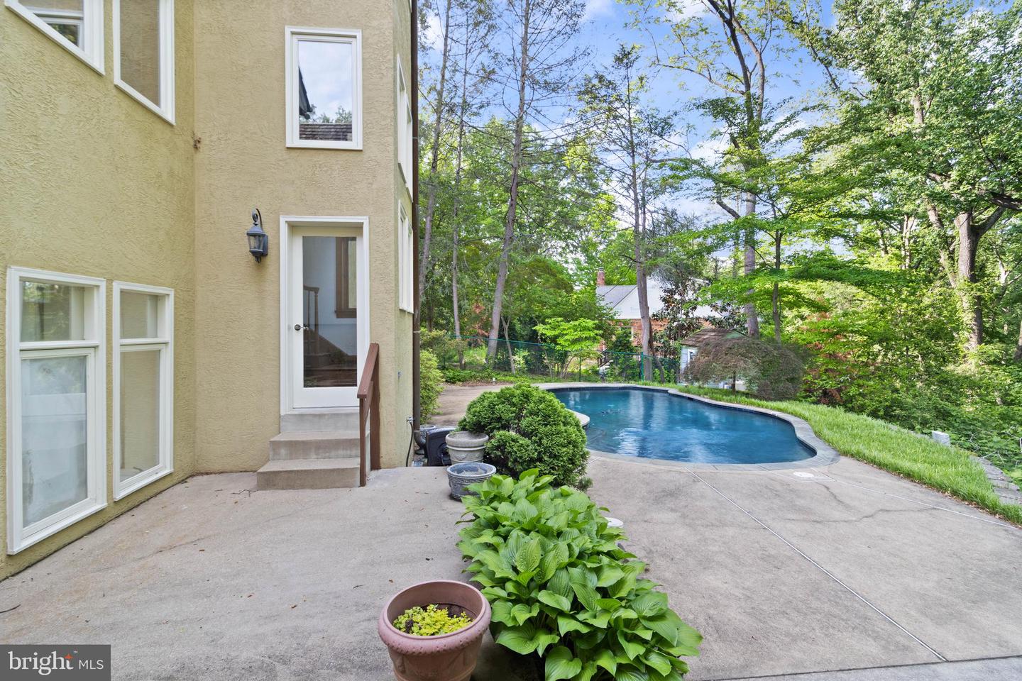 4015 N RANDOLPH ST, ARLINGTON, Virginia 22207, 6 Bedrooms Bedrooms, ,5 BathroomsBathrooms,Residential,For sale,4015 N RANDOLPH ST,VAAR2054114 MLS # VAAR2054114