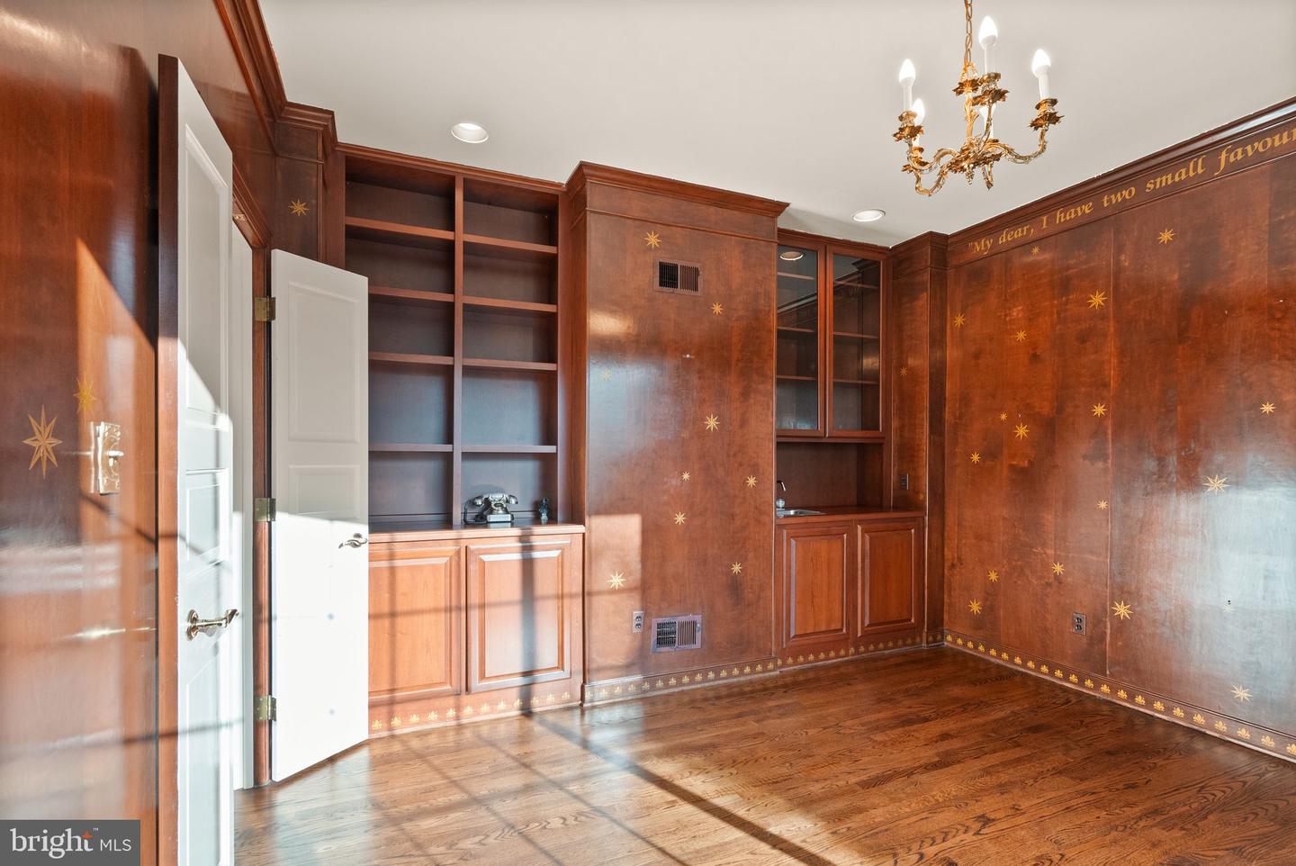 4015 N RANDOLPH ST, ARLINGTON, Virginia 22207, 6 Bedrooms Bedrooms, ,5 BathroomsBathrooms,Residential,For sale,4015 N RANDOLPH ST,VAAR2054114 MLS # VAAR2054114
