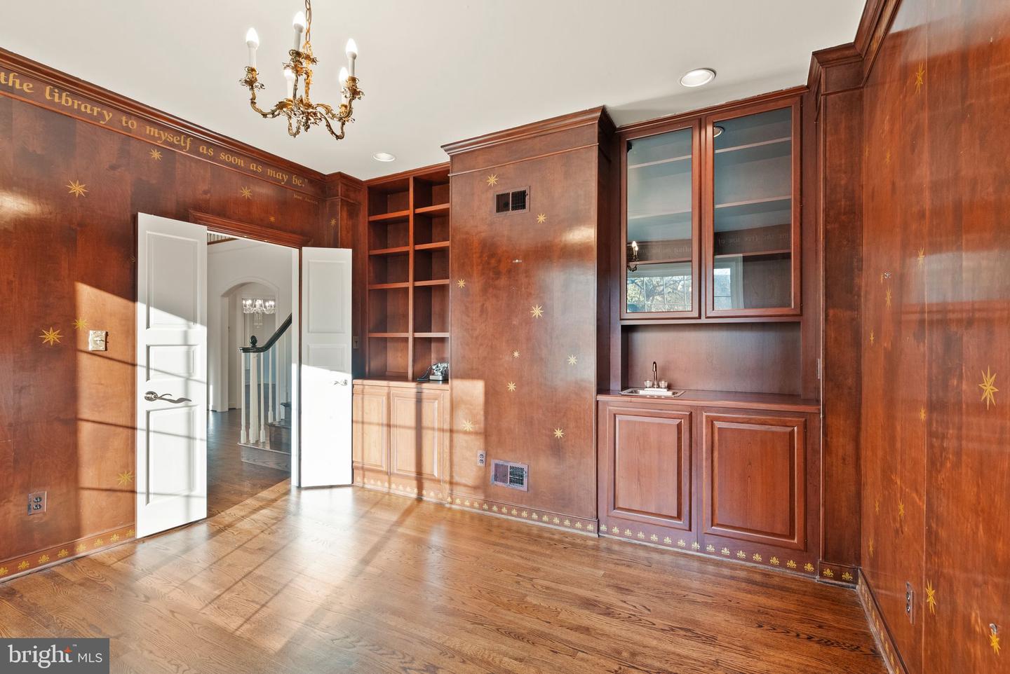 4015 N RANDOLPH ST, ARLINGTON, Virginia 22207, 6 Bedrooms Bedrooms, ,5 BathroomsBathrooms,Residential,For sale,4015 N RANDOLPH ST,VAAR2054114 MLS # VAAR2054114