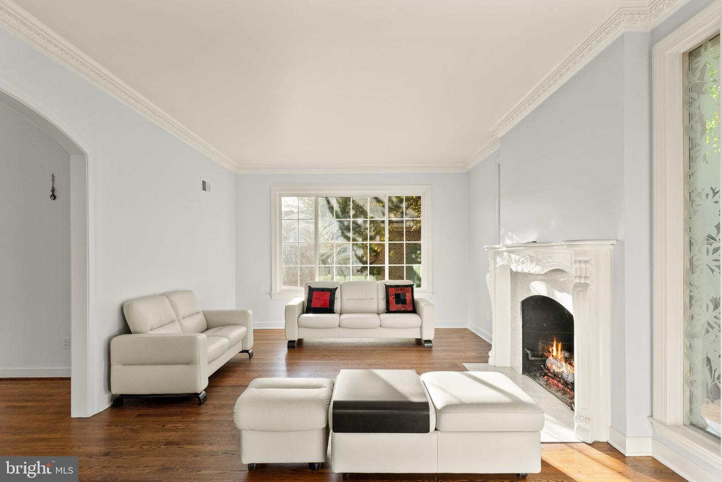 4015 N RANDOLPH ST, ARLINGTON, Virginia 22207, 6 Bedrooms Bedrooms, ,5 BathroomsBathrooms,Residential,For sale,4015 N RANDOLPH ST,VAAR2054114 MLS # VAAR2054114
