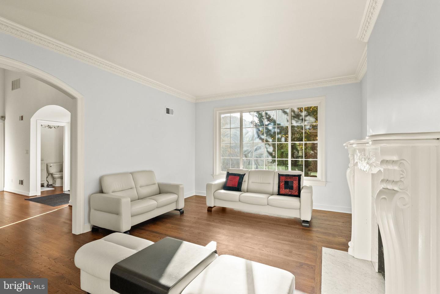 4015 N RANDOLPH ST, ARLINGTON, Virginia 22207, 6 Bedrooms Bedrooms, ,5 BathroomsBathrooms,Residential,For sale,4015 N RANDOLPH ST,VAAR2054114 MLS # VAAR2054114