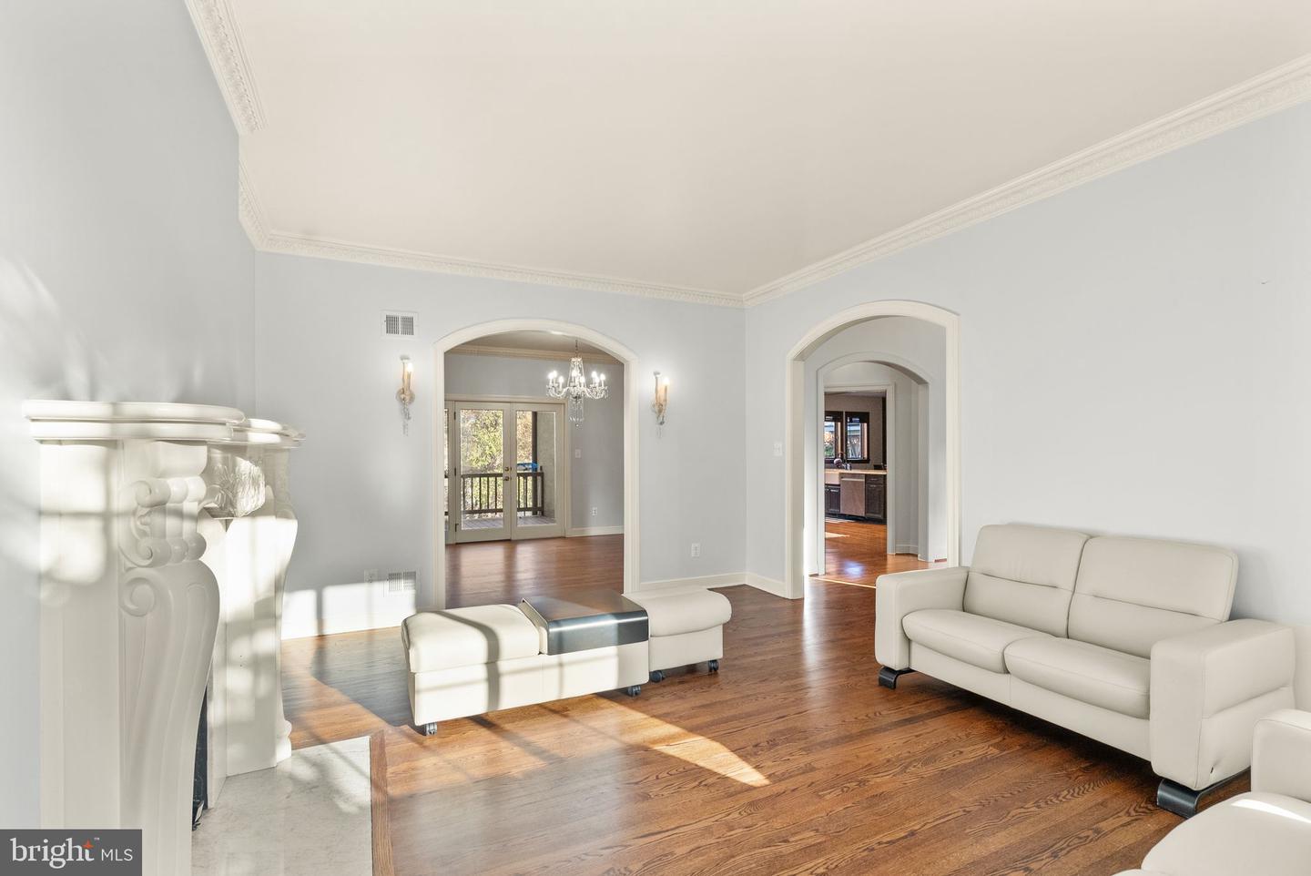 4015 N RANDOLPH ST, ARLINGTON, Virginia 22207, 6 Bedrooms Bedrooms, ,5 BathroomsBathrooms,Residential,For sale,4015 N RANDOLPH ST,VAAR2054114 MLS # VAAR2054114