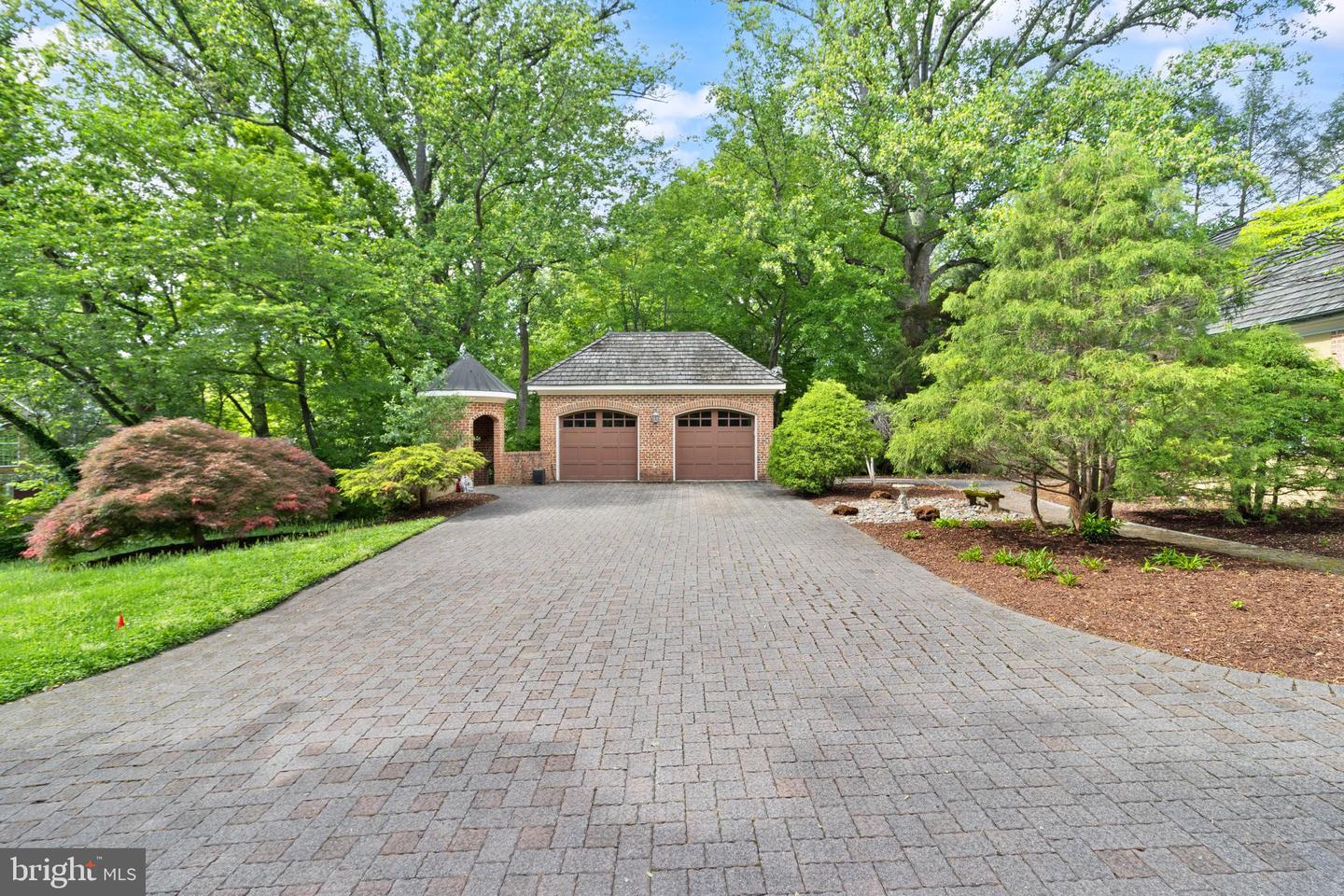 4015 N RANDOLPH ST, ARLINGTON, Virginia 22207, 6 Bedrooms Bedrooms, ,5 BathroomsBathrooms,Residential,For sale,4015 N RANDOLPH ST,VAAR2054114 MLS # VAAR2054114