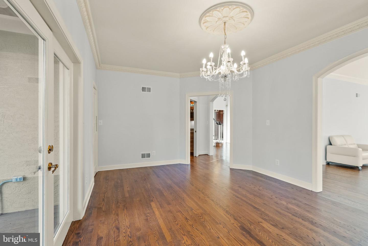 4015 N RANDOLPH ST, ARLINGTON, Virginia 22207, 6 Bedrooms Bedrooms, ,5 BathroomsBathrooms,Residential,For sale,4015 N RANDOLPH ST,VAAR2054114 MLS # VAAR2054114