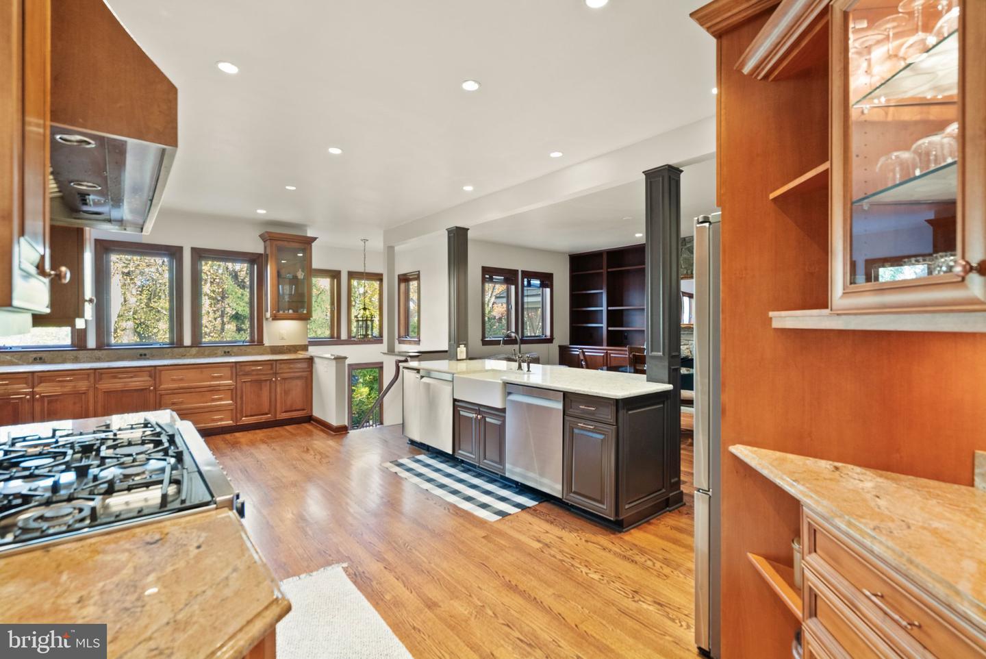 4015 N RANDOLPH ST, ARLINGTON, Virginia 22207, 6 Bedrooms Bedrooms, ,5 BathroomsBathrooms,Residential,For sale,4015 N RANDOLPH ST,VAAR2054114 MLS # VAAR2054114