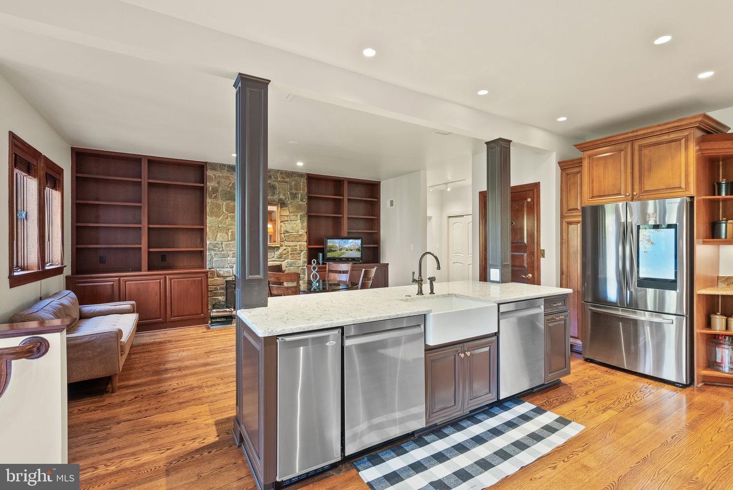4015 N RANDOLPH ST, ARLINGTON, Virginia 22207, 6 Bedrooms Bedrooms, ,5 BathroomsBathrooms,Residential,For sale,4015 N RANDOLPH ST,VAAR2054114 MLS # VAAR2054114