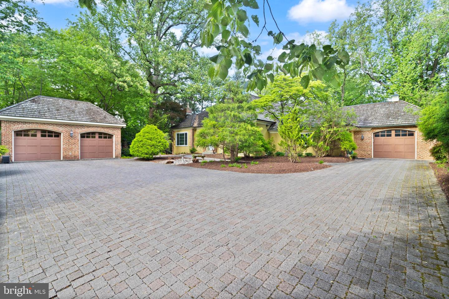 4015 N RANDOLPH ST, ARLINGTON, Virginia 22207, 6 Bedrooms Bedrooms, ,5 BathroomsBathrooms,Residential,For sale,4015 N RANDOLPH ST,VAAR2054114 MLS # VAAR2054114
