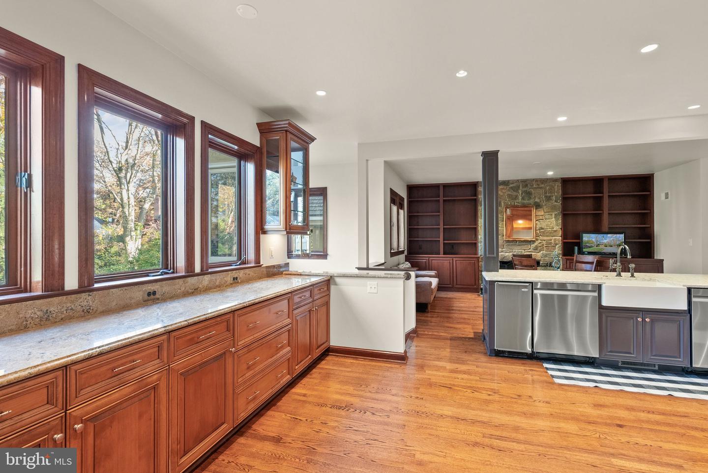 4015 N RANDOLPH ST, ARLINGTON, Virginia 22207, 6 Bedrooms Bedrooms, ,5 BathroomsBathrooms,Residential,For sale,4015 N RANDOLPH ST,VAAR2054114 MLS # VAAR2054114