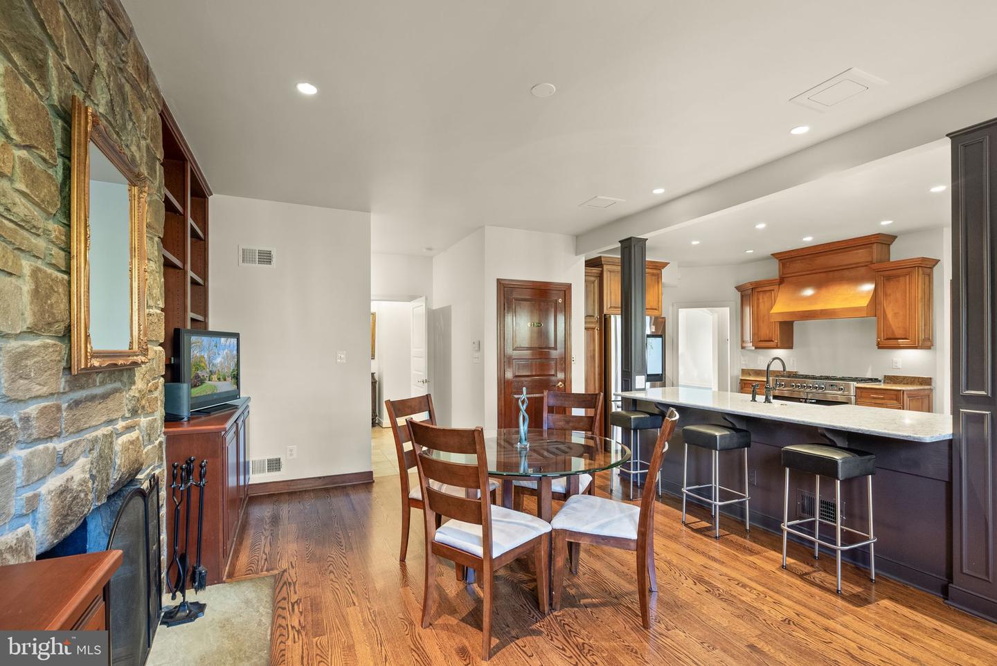 4015 N RANDOLPH ST, ARLINGTON, Virginia 22207, 6 Bedrooms Bedrooms, ,5 BathroomsBathrooms,Residential,For sale,4015 N RANDOLPH ST,VAAR2054114 MLS # VAAR2054114