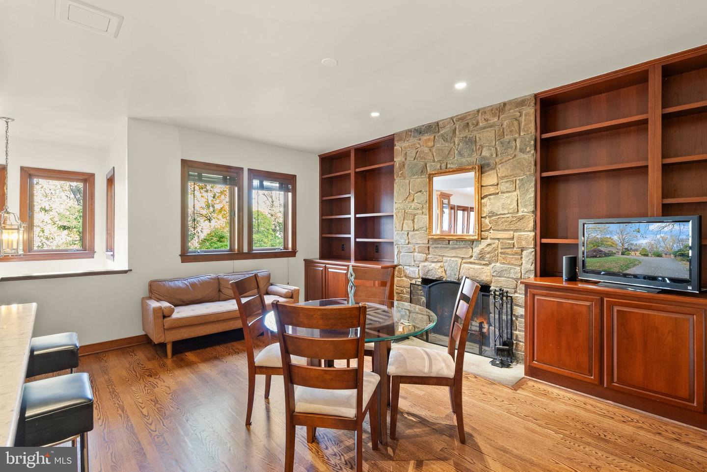 4015 N RANDOLPH ST, ARLINGTON, Virginia 22207, 6 Bedrooms Bedrooms, ,5 BathroomsBathrooms,Residential,For sale,4015 N RANDOLPH ST,VAAR2054114 MLS # VAAR2054114
