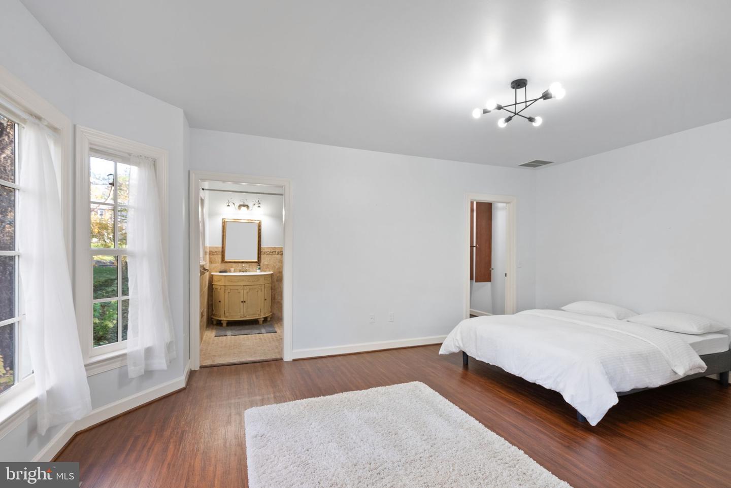 4015 N RANDOLPH ST, ARLINGTON, Virginia 22207, 6 Bedrooms Bedrooms, ,5 BathroomsBathrooms,Residential,For sale,4015 N RANDOLPH ST,VAAR2054114 MLS # VAAR2054114
