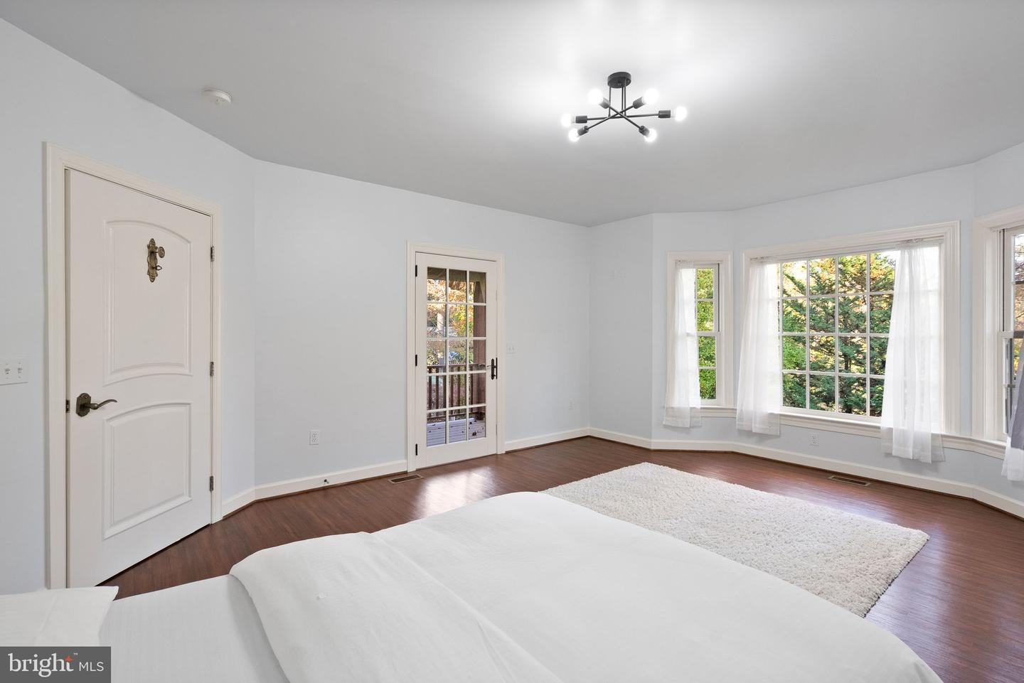 4015 N RANDOLPH ST, ARLINGTON, Virginia 22207, 6 Bedrooms Bedrooms, ,5 BathroomsBathrooms,Residential,For sale,4015 N RANDOLPH ST,VAAR2054114 MLS # VAAR2054114