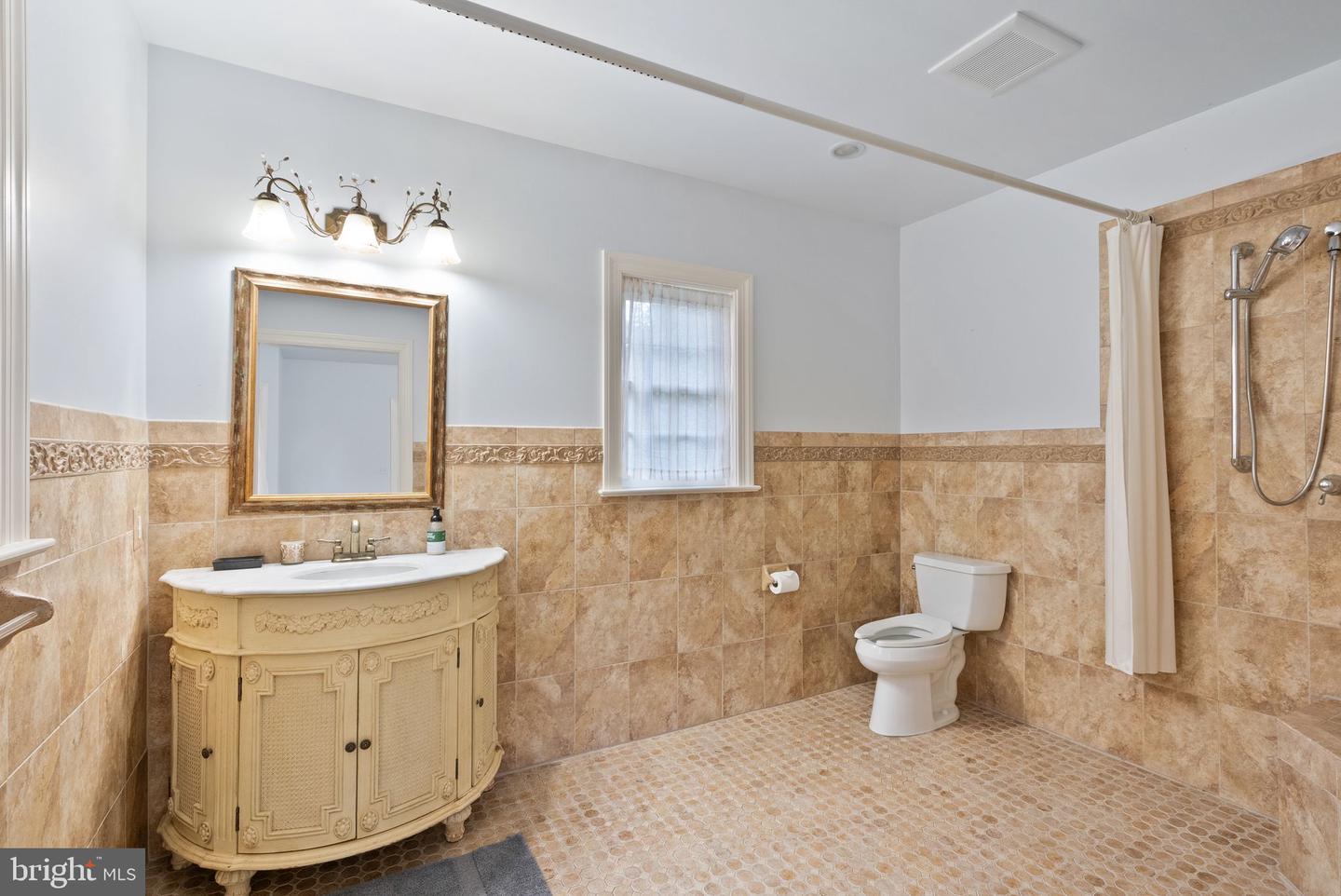 4015 N RANDOLPH ST, ARLINGTON, Virginia 22207, 6 Bedrooms Bedrooms, ,5 BathroomsBathrooms,Residential,For sale,4015 N RANDOLPH ST,VAAR2054114 MLS # VAAR2054114