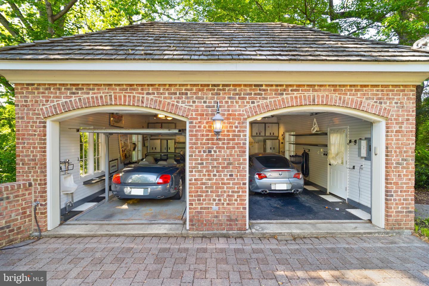 4015 N RANDOLPH ST, ARLINGTON, Virginia 22207, 6 Bedrooms Bedrooms, ,5 BathroomsBathrooms,Residential,For sale,4015 N RANDOLPH ST,VAAR2054114 MLS # VAAR2054114