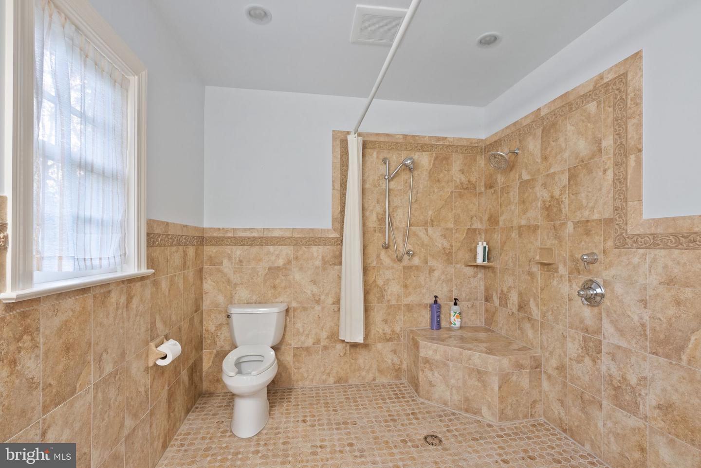 4015 N RANDOLPH ST, ARLINGTON, Virginia 22207, 6 Bedrooms Bedrooms, ,5 BathroomsBathrooms,Residential,For sale,4015 N RANDOLPH ST,VAAR2054114 MLS # VAAR2054114