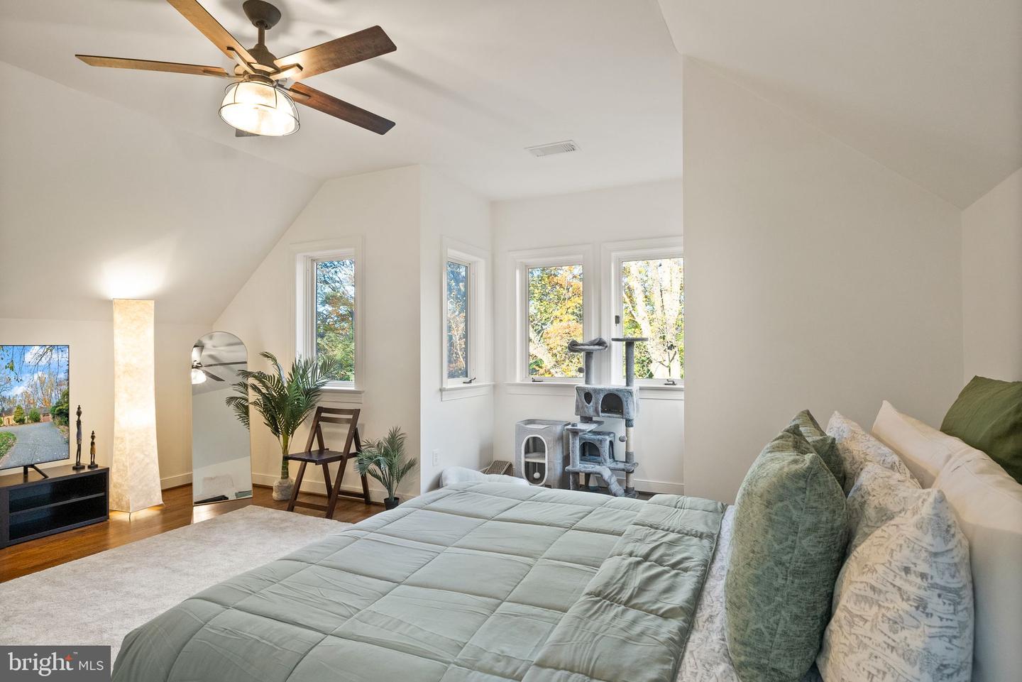 4015 N RANDOLPH ST, ARLINGTON, Virginia 22207, 6 Bedrooms Bedrooms, ,5 BathroomsBathrooms,Residential,For sale,4015 N RANDOLPH ST,VAAR2054114 MLS # VAAR2054114