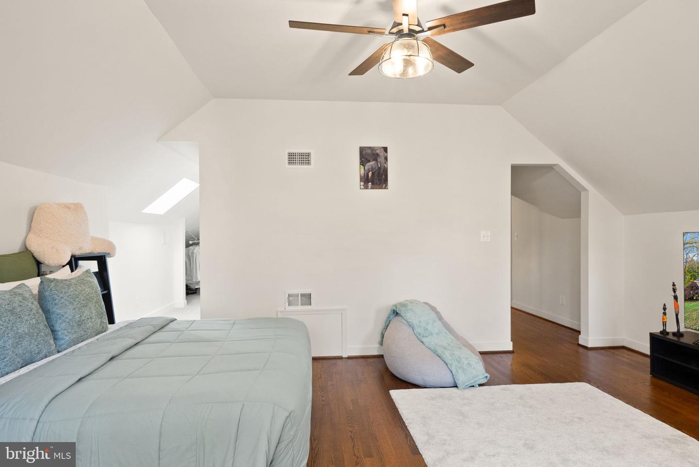 4015 N RANDOLPH ST, ARLINGTON, Virginia 22207, 6 Bedrooms Bedrooms, ,5 BathroomsBathrooms,Residential,For sale,4015 N RANDOLPH ST,VAAR2054114 MLS # VAAR2054114