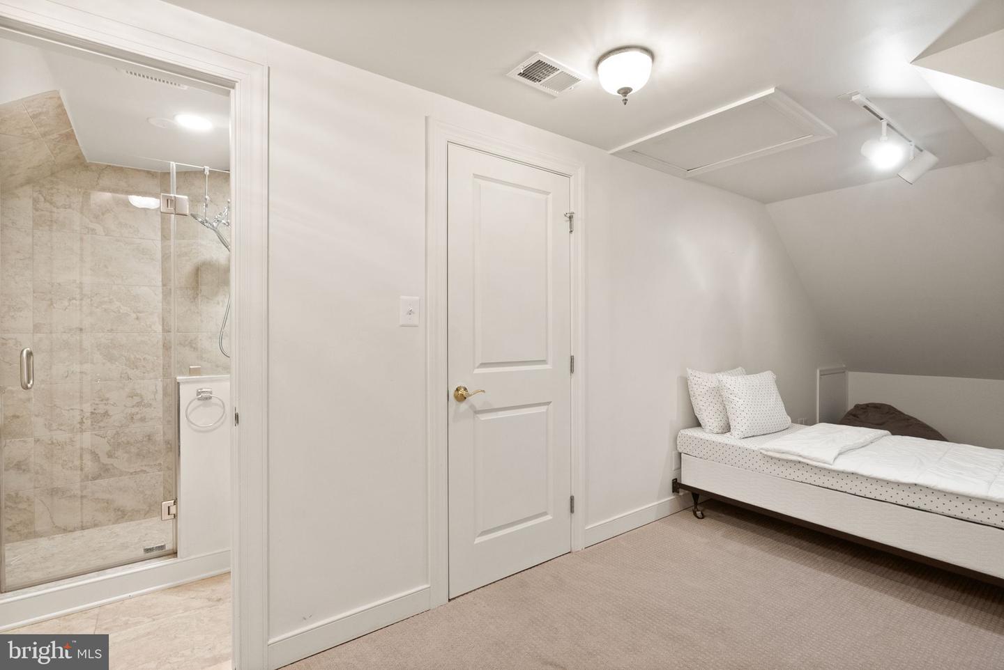 4015 N RANDOLPH ST, ARLINGTON, Virginia 22207, 6 Bedrooms Bedrooms, ,5 BathroomsBathrooms,Residential,For sale,4015 N RANDOLPH ST,VAAR2054114 MLS # VAAR2054114