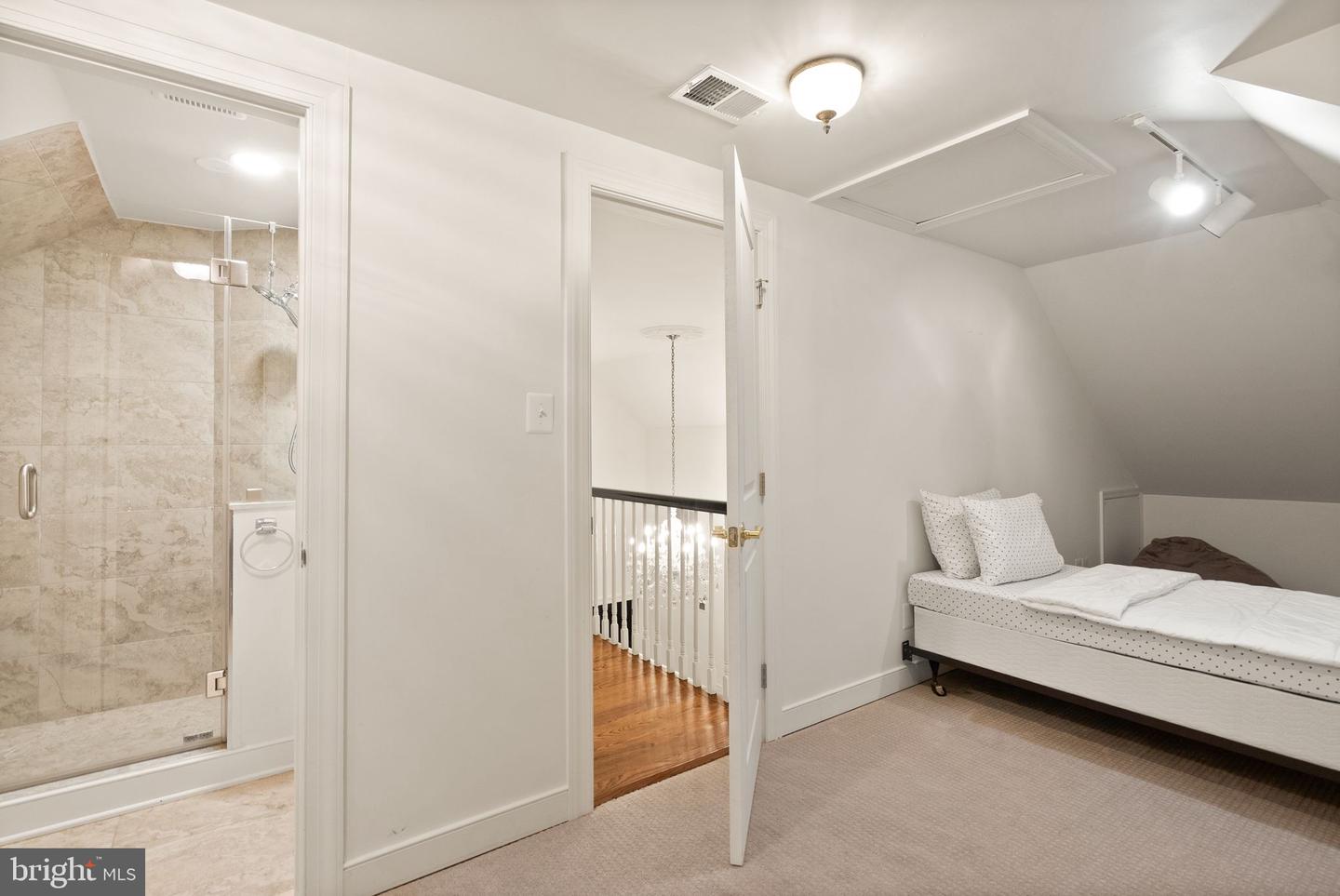 4015 N RANDOLPH ST, ARLINGTON, Virginia 22207, 6 Bedrooms Bedrooms, ,5 BathroomsBathrooms,Residential,For sale,4015 N RANDOLPH ST,VAAR2054114 MLS # VAAR2054114