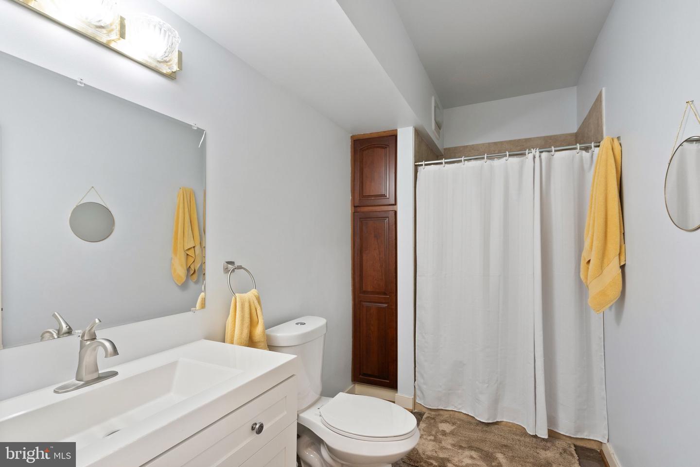 4015 N RANDOLPH ST, ARLINGTON, Virginia 22207, 6 Bedrooms Bedrooms, ,5 BathroomsBathrooms,Residential,For sale,4015 N RANDOLPH ST,VAAR2054114 MLS # VAAR2054114