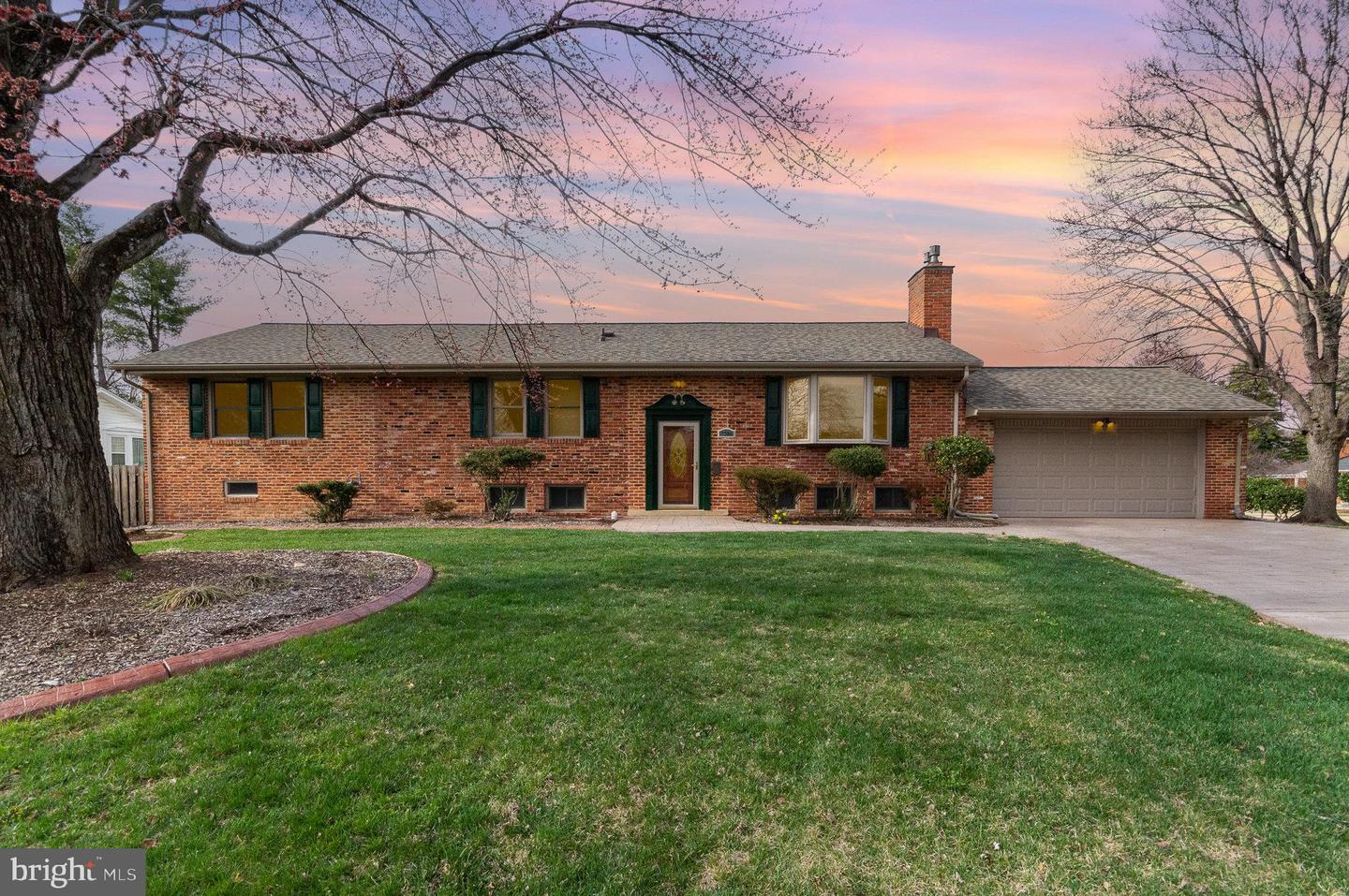 7700 ARLEN ST, ANNANDALE, Virginia 22003, 4 Bedrooms Bedrooms, ,3 BathroomsBathrooms,Residential,For sale,7700 ARLEN ST,VAFX2224856 MLS # VAFX2224856