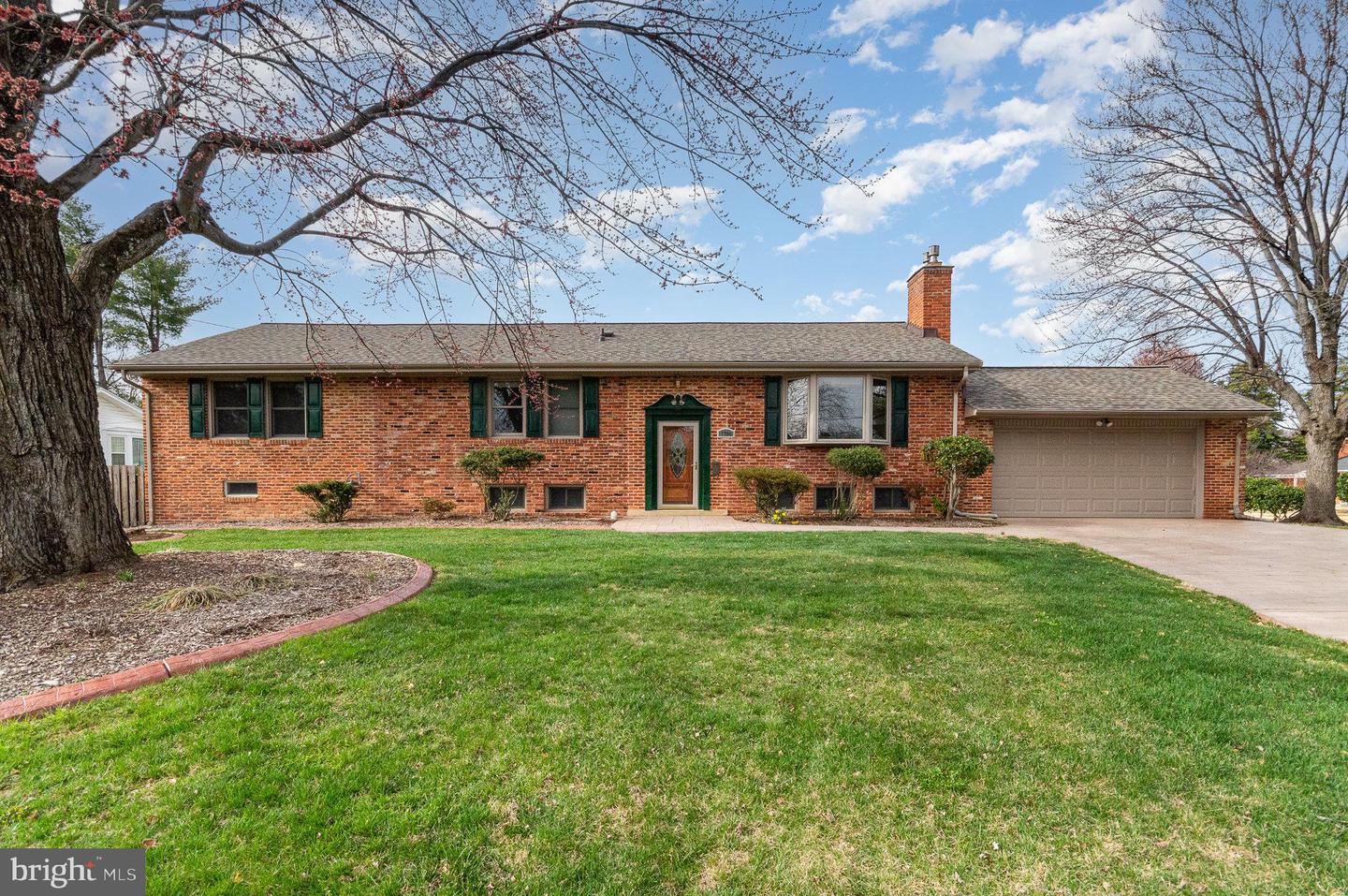 7700 ARLEN ST, ANNANDALE, Virginia 22003, 4 Bedrooms Bedrooms, ,3 BathroomsBathrooms,Residential,For sale,7700 ARLEN ST,VAFX2224856 MLS # VAFX2224856