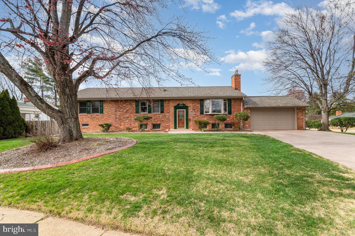 7700 ARLEN ST, ANNANDALE, Virginia 22003, 4 Bedrooms Bedrooms, ,3 BathroomsBathrooms,Residential,For sale,7700 ARLEN ST,VAFX2224856 MLS # VAFX2224856