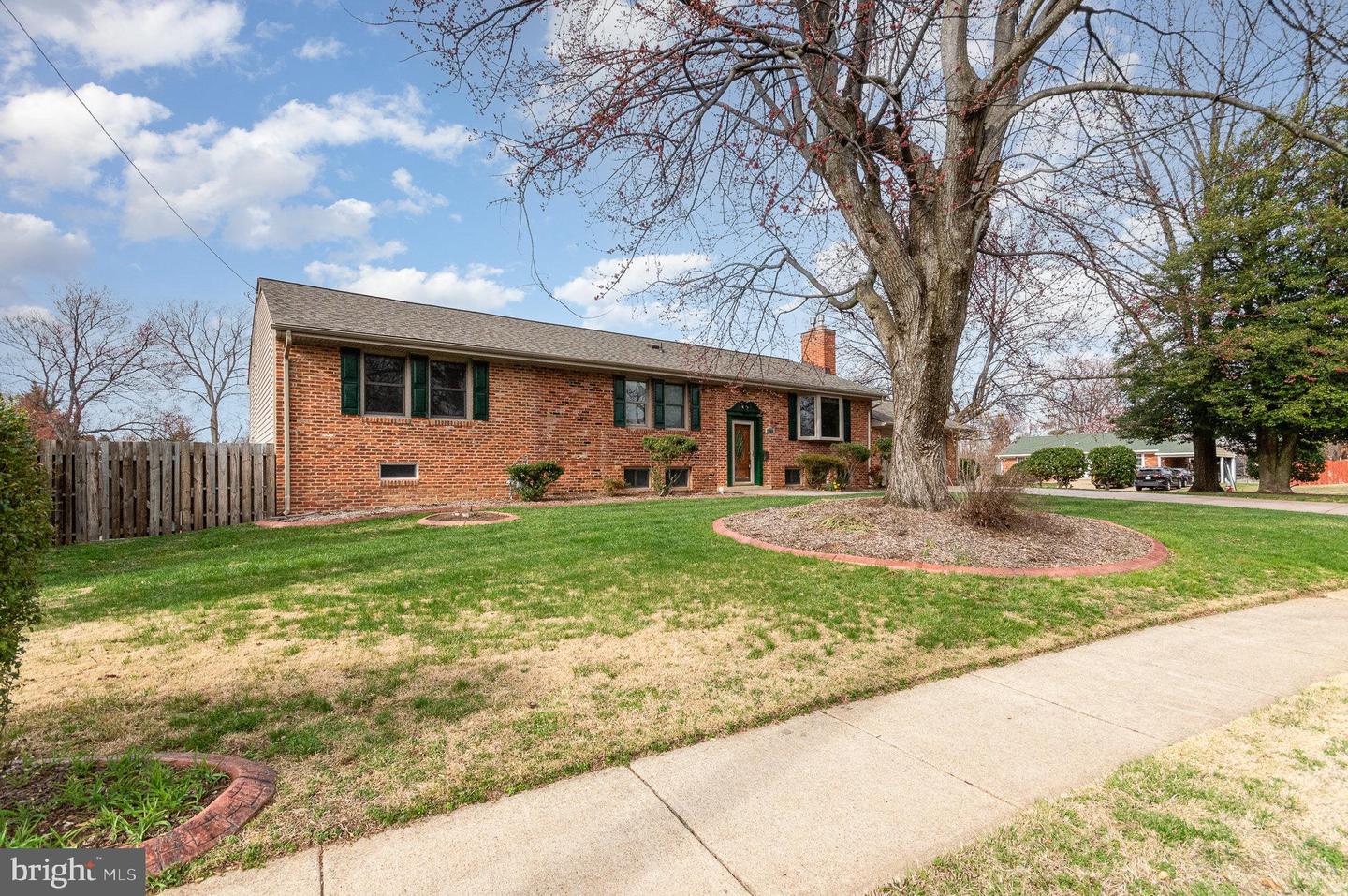 7700 ARLEN ST, ANNANDALE, Virginia 22003, 4 Bedrooms Bedrooms, ,3 BathroomsBathrooms,Residential,For sale,7700 ARLEN ST,VAFX2224856 MLS # VAFX2224856