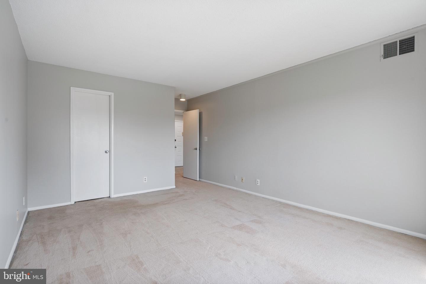 8350 GREENSBORO DR #709, MCLEAN, Virginia 22102, 1 Bedroom Bedrooms, ,1 BathroomBathrooms,Residential,For sale,8350 GREENSBORO DR #709,VAFX2225500 MLS # VAFX2225500