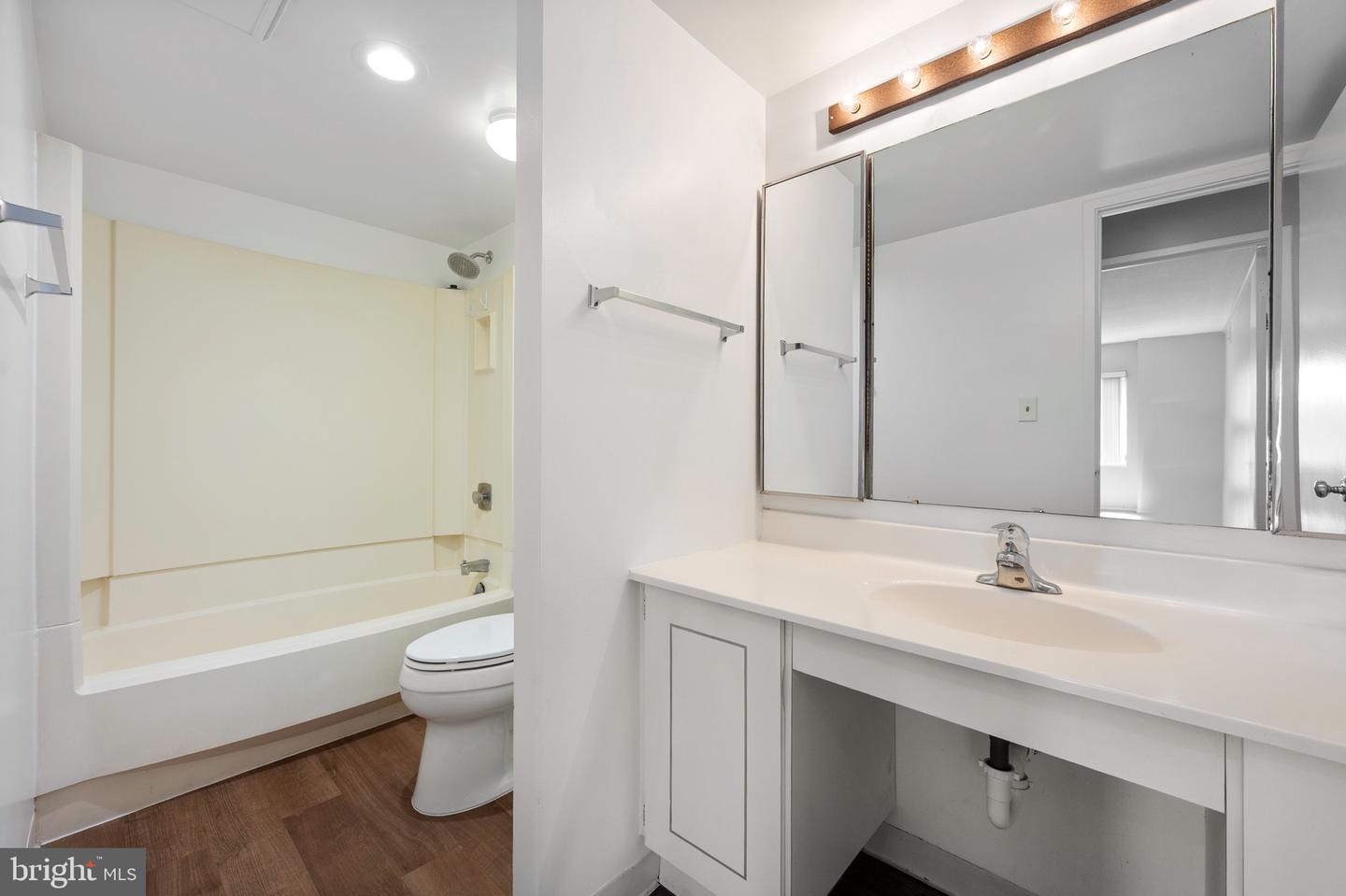 8350 GREENSBORO DR #709, MCLEAN, Virginia 22102, 1 Bedroom Bedrooms, ,1 BathroomBathrooms,Residential,For sale,8350 GREENSBORO DR #709,VAFX2225500 MLS # VAFX2225500