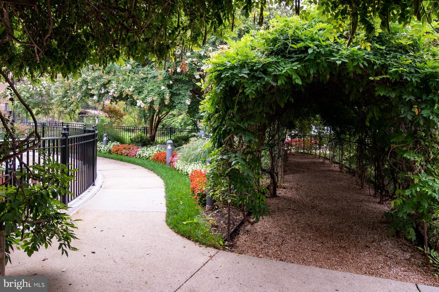 8350 GREENSBORO DR #709, MCLEAN, Virginia 22102, 1 Bedroom Bedrooms, ,1 BathroomBathrooms,Residential,For sale,8350 GREENSBORO DR #709,VAFX2225500 MLS # VAFX2225500