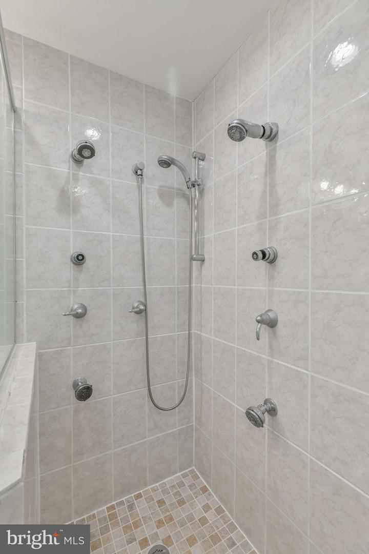 11800 QUARTER HORSE CT, OAKTON, Virginia 22124, 4 Bedrooms Bedrooms, ,3 BathroomsBathrooms,Residential,For sale,11800 QUARTER HORSE CT,VAFX2226910 MLS # VAFX2226910