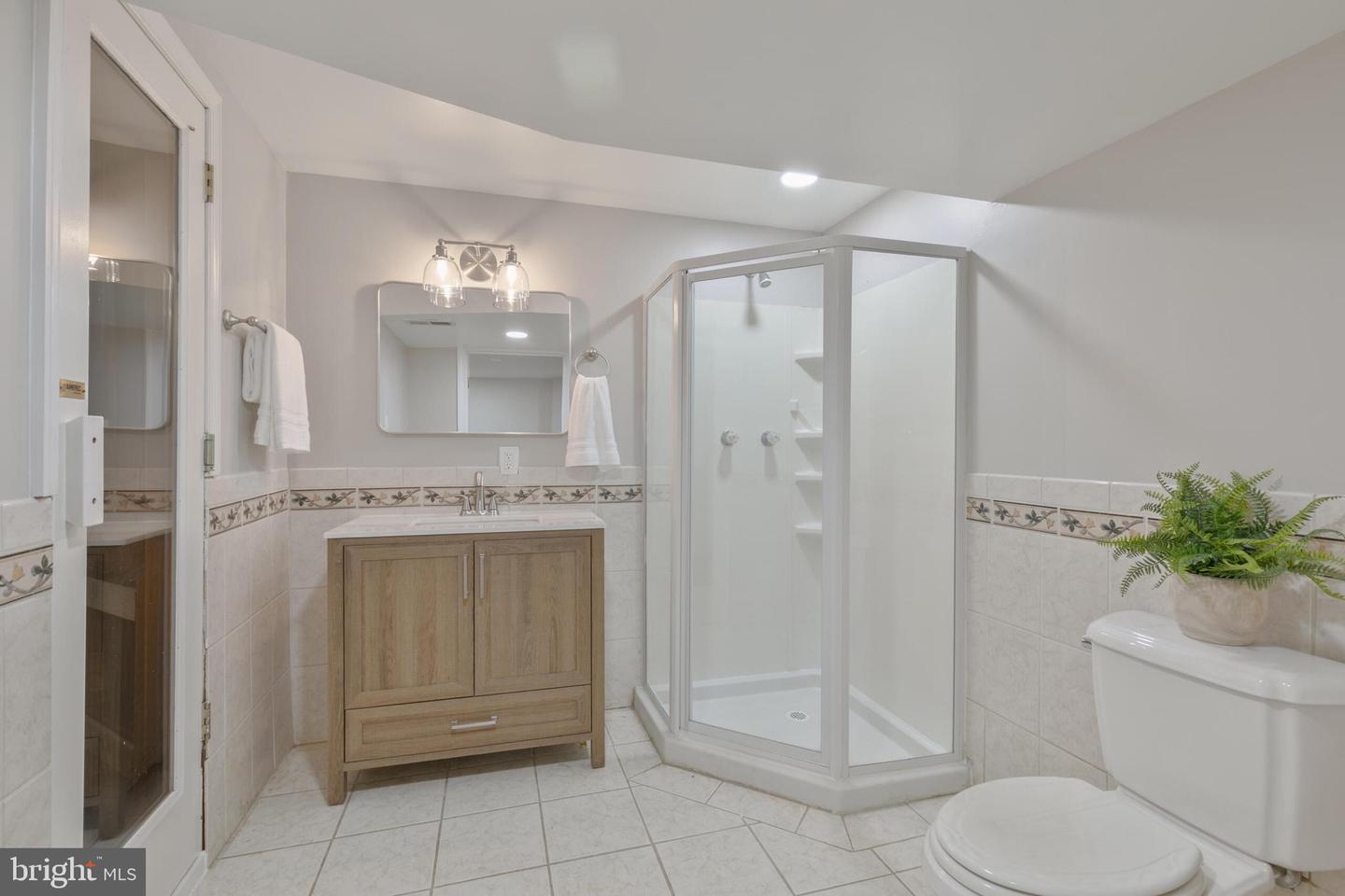11800 QUARTER HORSE CT, OAKTON, Virginia 22124, 4 Bedrooms Bedrooms, ,3 BathroomsBathrooms,Residential,For sale,11800 QUARTER HORSE CT,VAFX2226910 MLS # VAFX2226910