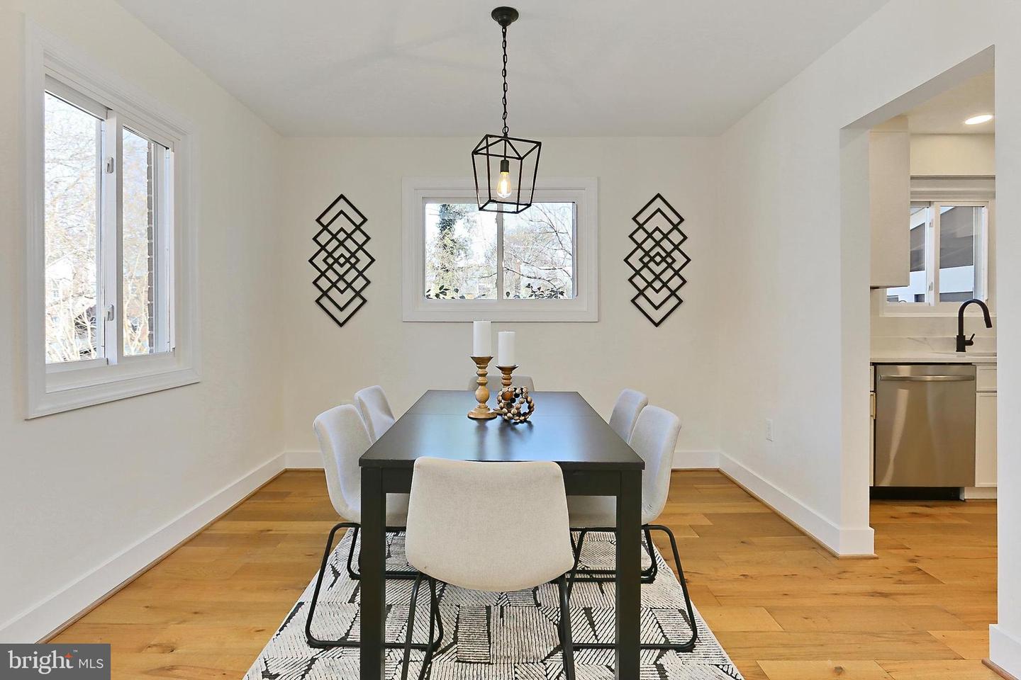 5613 5TH RD S, ARLINGTON, Virginia 22204, 3 Bedrooms Bedrooms, 7 Rooms Rooms,2 BathroomsBathrooms,Residential,For sale,5613 5TH RD S,VAAR2054186 MLS # VAAR2054186