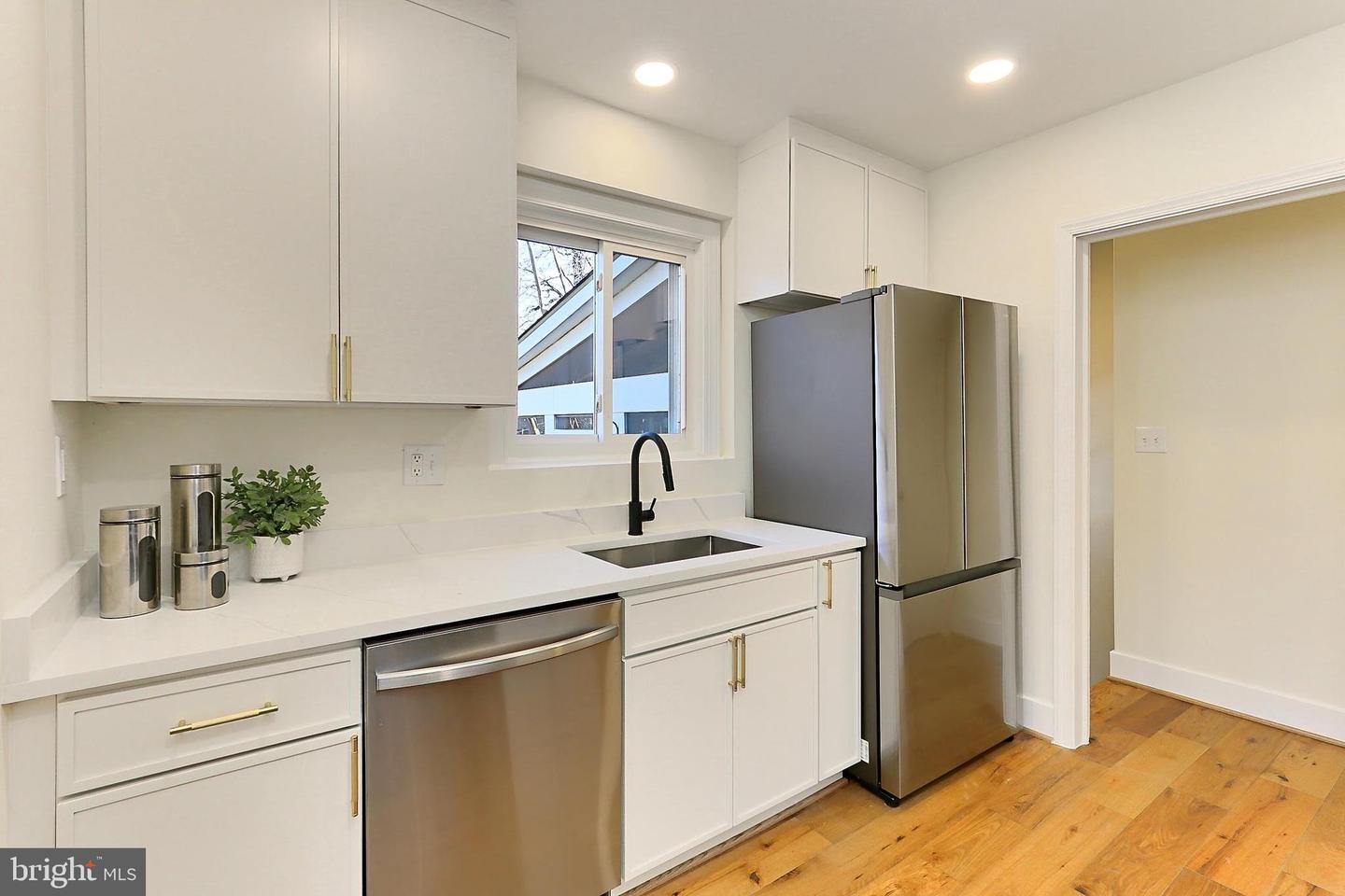 5613 5TH RD S, ARLINGTON, Virginia 22204, 3 Bedrooms Bedrooms, 7 Rooms Rooms,2 BathroomsBathrooms,Residential,For sale,5613 5TH RD S,VAAR2054186 MLS # VAAR2054186