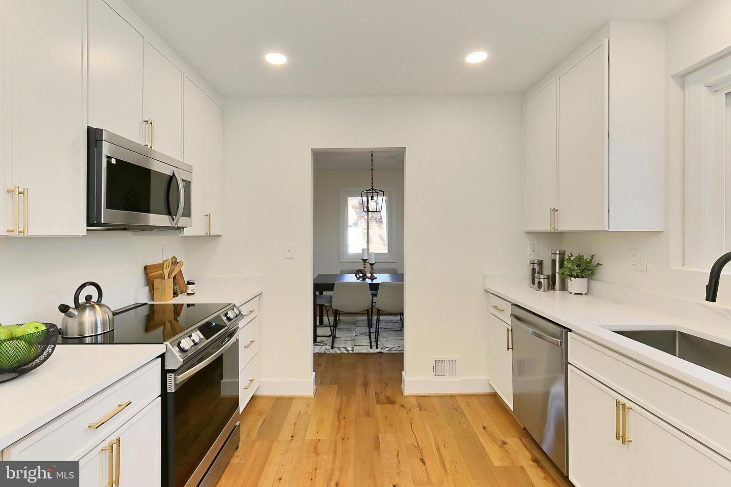 5613 5TH RD S, ARLINGTON, Virginia 22204, 3 Bedrooms Bedrooms, 7 Rooms Rooms,2 BathroomsBathrooms,Residential,For sale,5613 5TH RD S,VAAR2054186 MLS # VAAR2054186