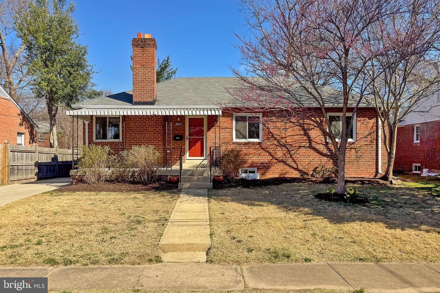 5613 5TH RD S, ARLINGTON, Virginia 22204, 3 Bedrooms Bedrooms, 7 Rooms Rooms,2 BathroomsBathrooms,Residential,For sale,5613 5TH RD S,VAAR2054186 MLS # VAAR2054186