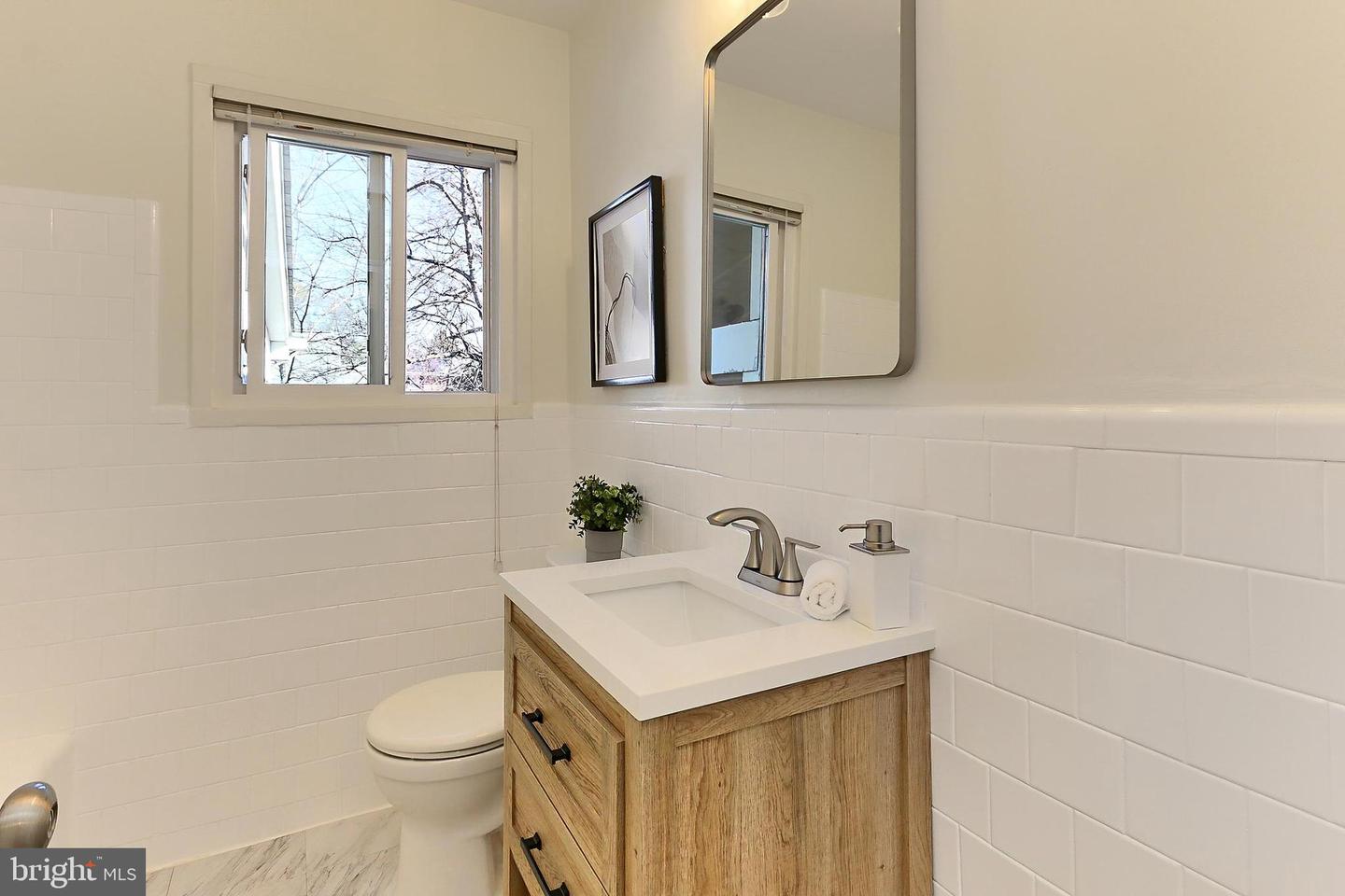 5613 5TH RD S, ARLINGTON, Virginia 22204, 3 Bedrooms Bedrooms, 7 Rooms Rooms,2 BathroomsBathrooms,Residential,For sale,5613 5TH RD S,VAAR2054186 MLS # VAAR2054186