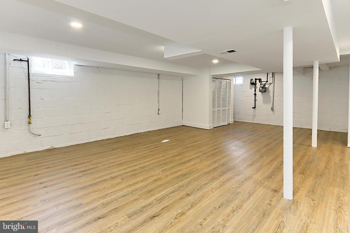 5613 5TH RD S, ARLINGTON, Virginia 22204, 3 Bedrooms Bedrooms, 7 Rooms Rooms,2 BathroomsBathrooms,Residential,For sale,5613 5TH RD S,VAAR2054186 MLS # VAAR2054186