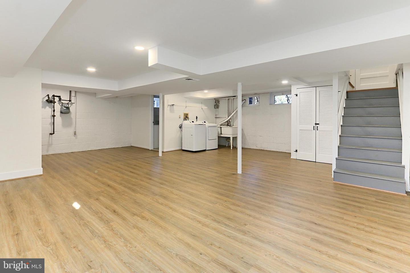 5613 5TH RD S, ARLINGTON, Virginia 22204, 3 Bedrooms Bedrooms, 7 Rooms Rooms,2 BathroomsBathrooms,Residential,For sale,5613 5TH RD S,VAAR2054186 MLS # VAAR2054186