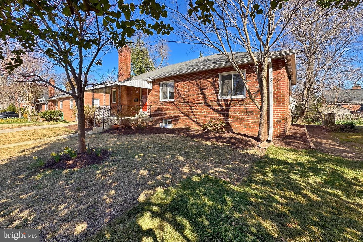 5613 5TH RD S, ARLINGTON, Virginia 22204, 3 Bedrooms Bedrooms, 7 Rooms Rooms,2 BathroomsBathrooms,Residential,For sale,5613 5TH RD S,VAAR2054186 MLS # VAAR2054186