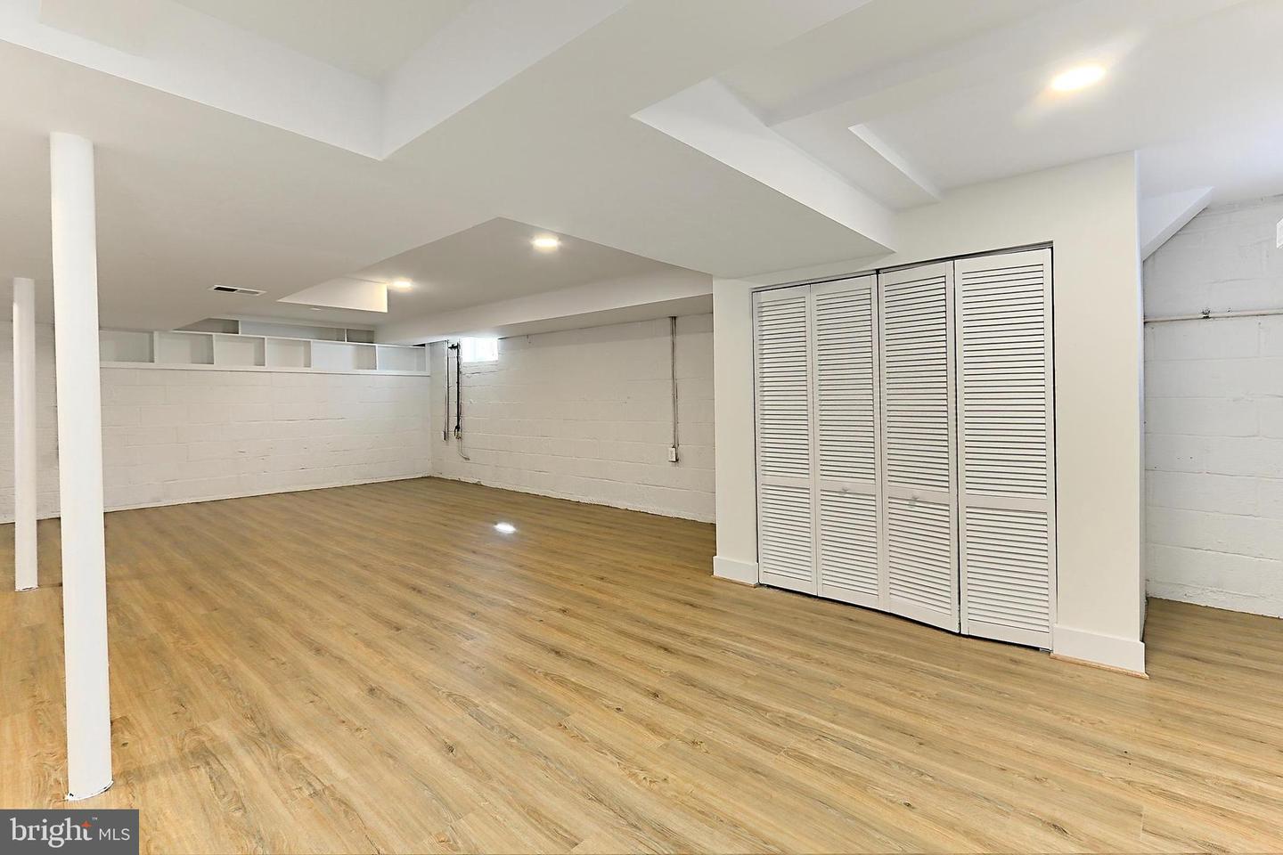 5613 5TH RD S, ARLINGTON, Virginia 22204, 3 Bedrooms Bedrooms, 7 Rooms Rooms,2 BathroomsBathrooms,Residential,For sale,5613 5TH RD S,VAAR2054186 MLS # VAAR2054186