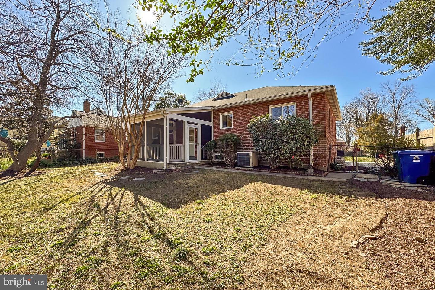 5613 5TH RD S, ARLINGTON, Virginia 22204, 3 Bedrooms Bedrooms, 7 Rooms Rooms,2 BathroomsBathrooms,Residential,For sale,5613 5TH RD S,VAAR2054186 MLS # VAAR2054186