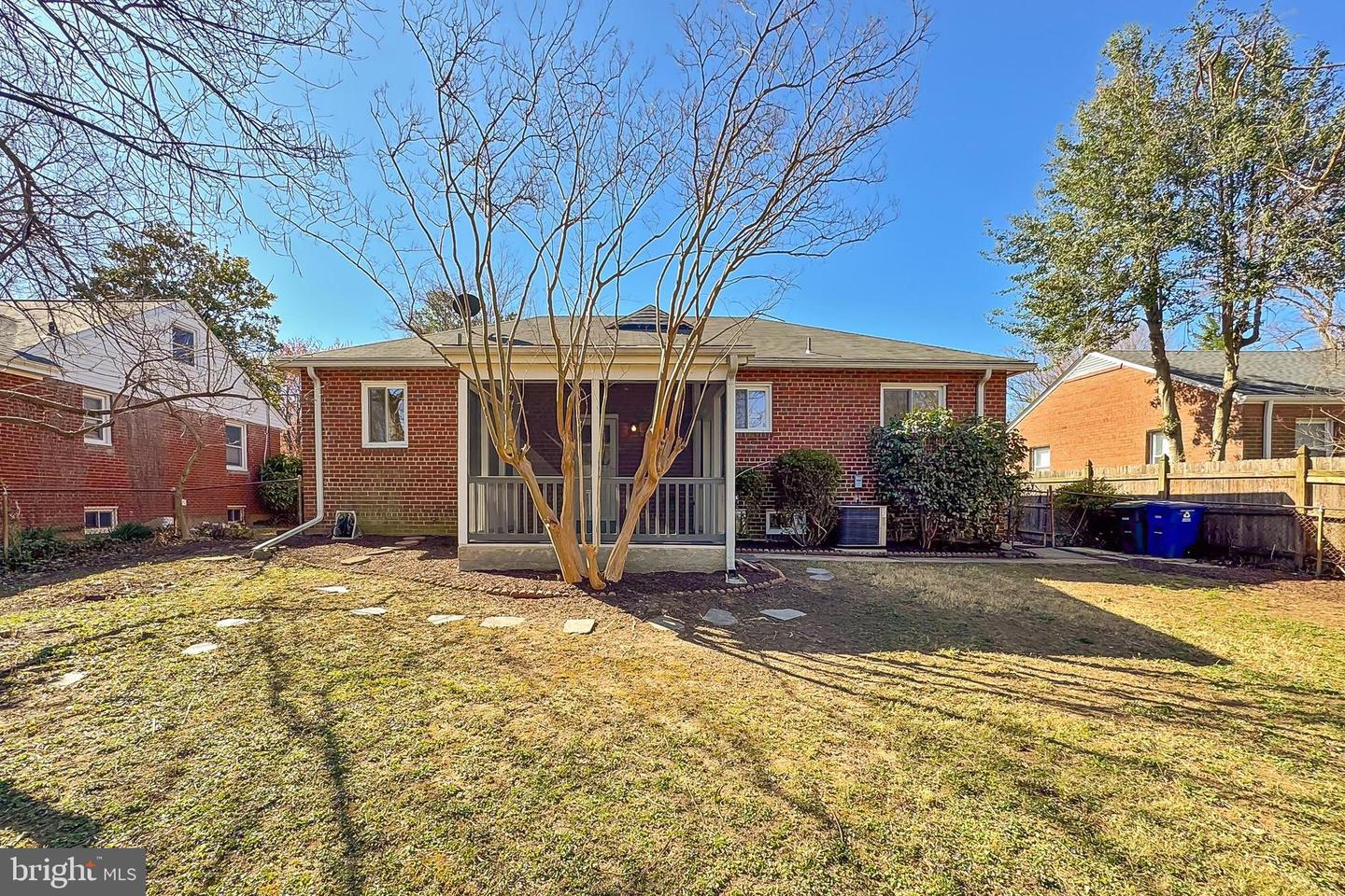 5613 5TH RD S, ARLINGTON, Virginia 22204, 3 Bedrooms Bedrooms, 7 Rooms Rooms,2 BathroomsBathrooms,Residential,For sale,5613 5TH RD S,VAAR2054186 MLS # VAAR2054186