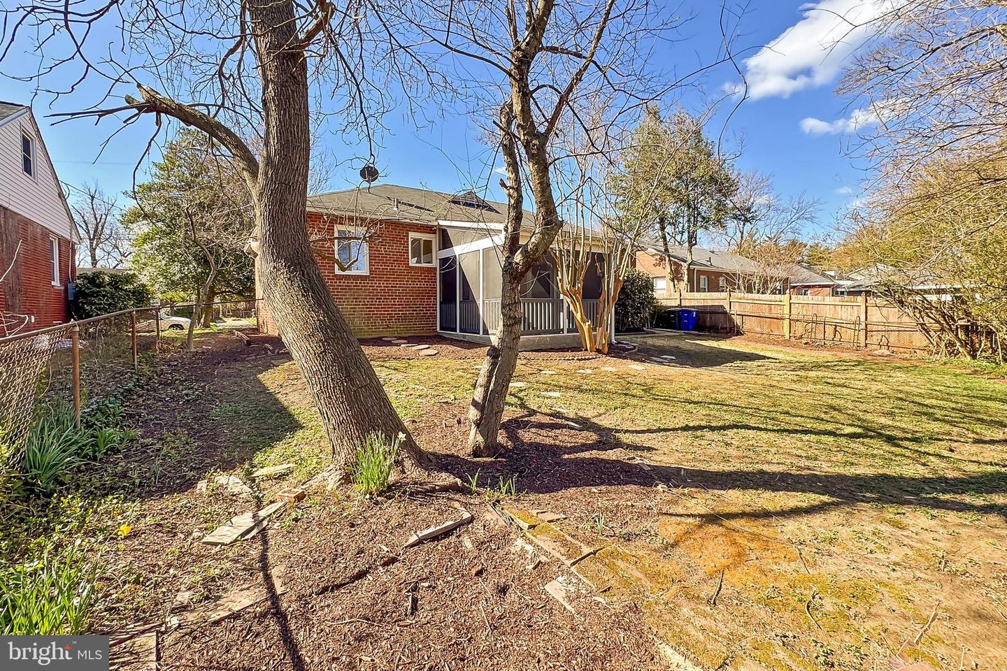 5613 5TH RD S, ARLINGTON, Virginia 22204, 3 Bedrooms Bedrooms, 7 Rooms Rooms,2 BathroomsBathrooms,Residential,For sale,5613 5TH RD S,VAAR2054186 MLS # VAAR2054186